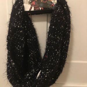 NWT Cuddl Duds Infinity Scarf